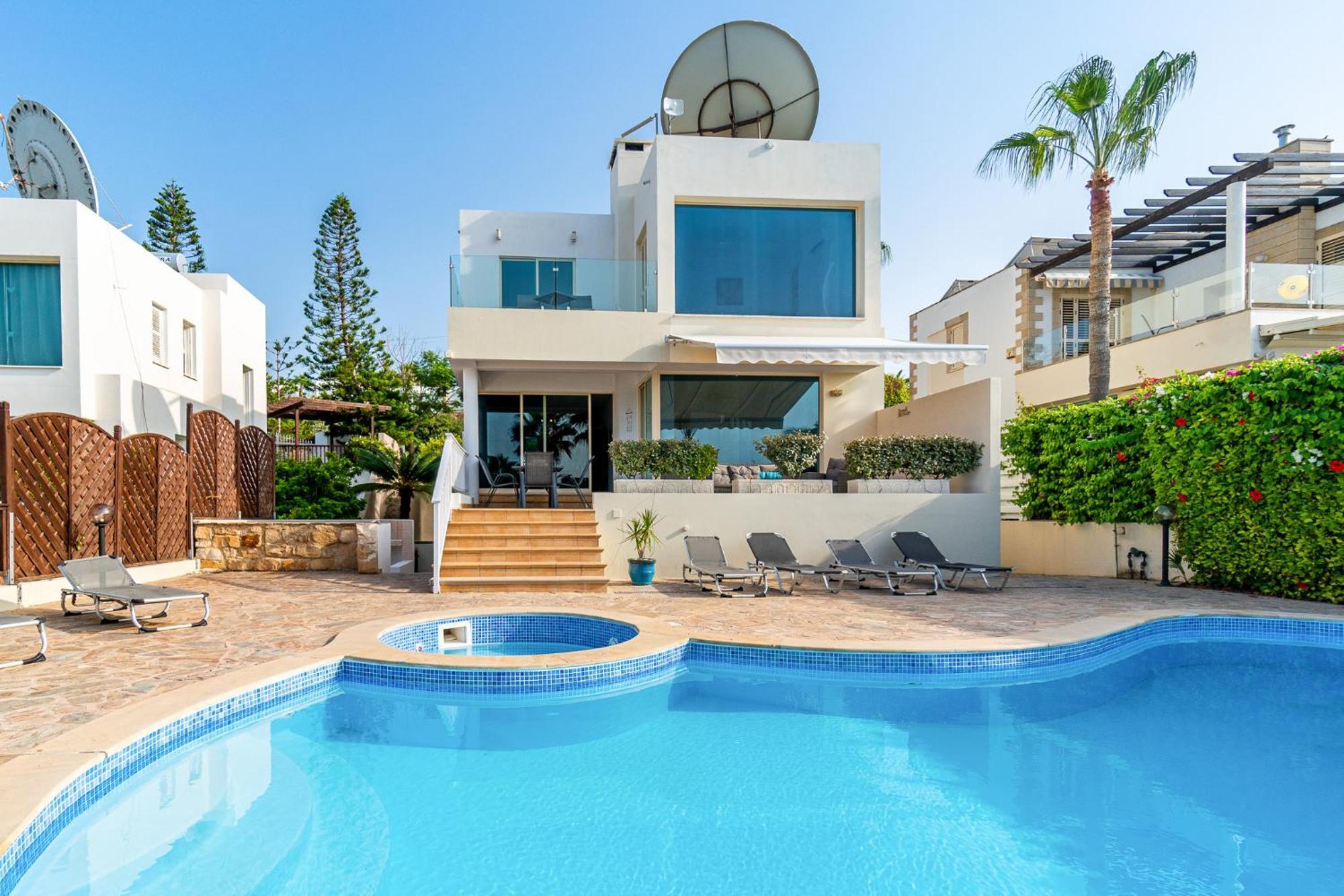 Beach Front Villa Mer Blu By Ezoria Villas Корал-Бэй Экстерьер фото